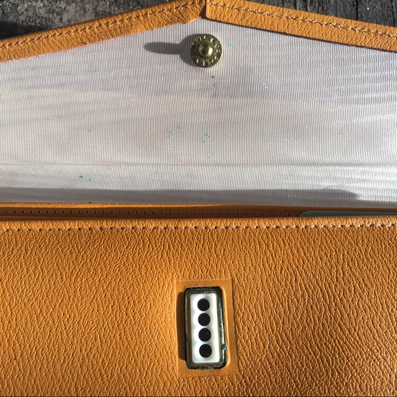 Vintage Yellow Wallet - Picture 3 of 5